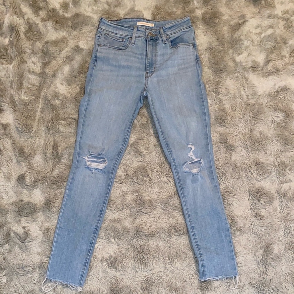 Women's Light Blue Distressed Levi high rise long Jeans